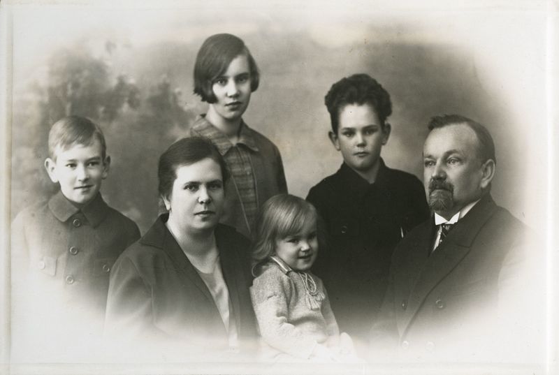 Tiedosto:KononoffPerhe3616 40.jpg