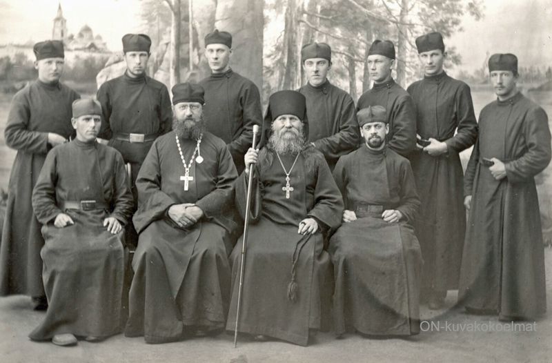 Tiedosto:Seminaarilaisia 30-luv val on.jpg